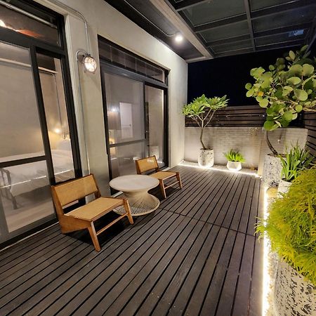 The Retro Tai-Pan Hotel Tainan Exterior photo