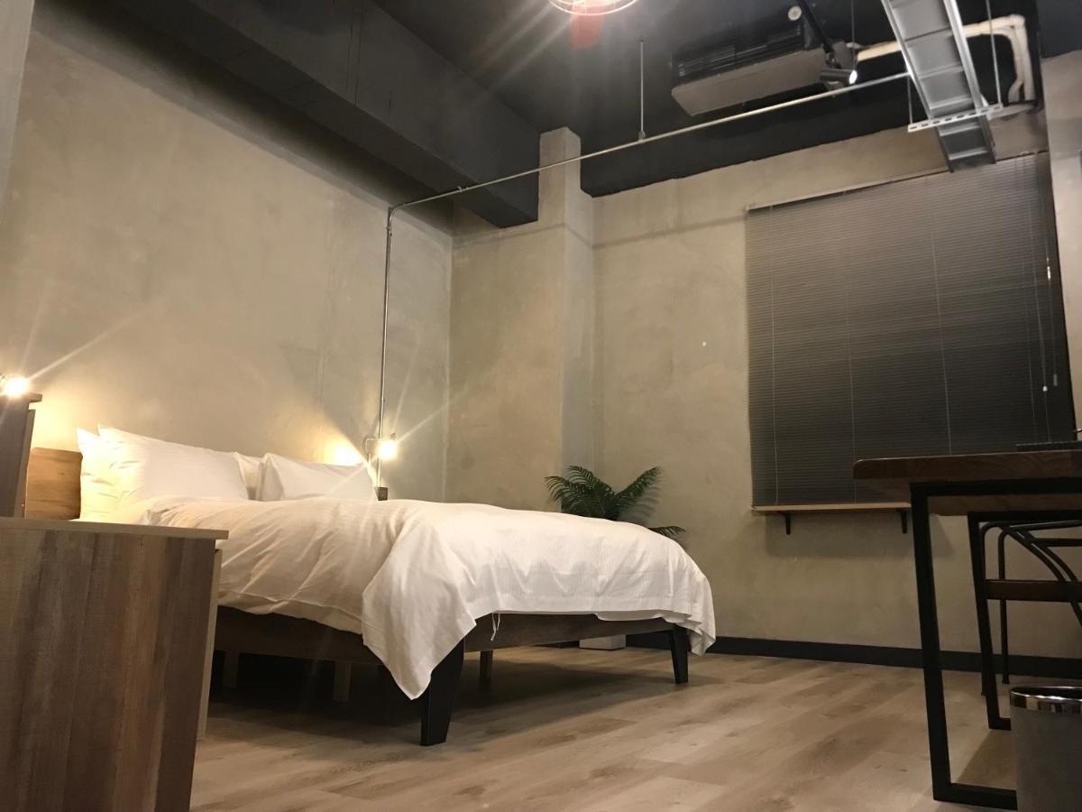 The Retro Tai-Pan Hotel Tainan Exterior photo