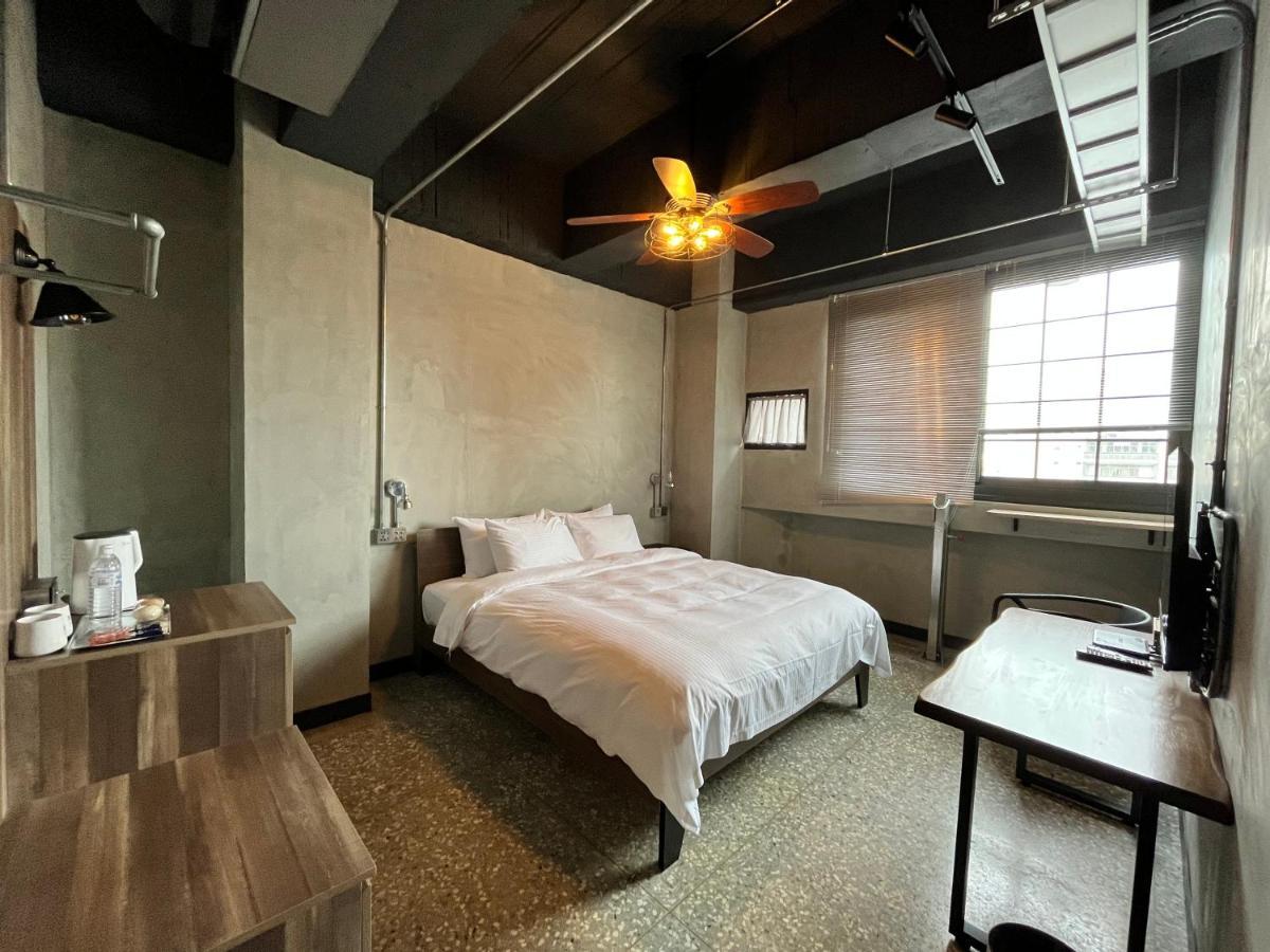 The Retro Tai-Pan Hotel Tainan Exterior photo