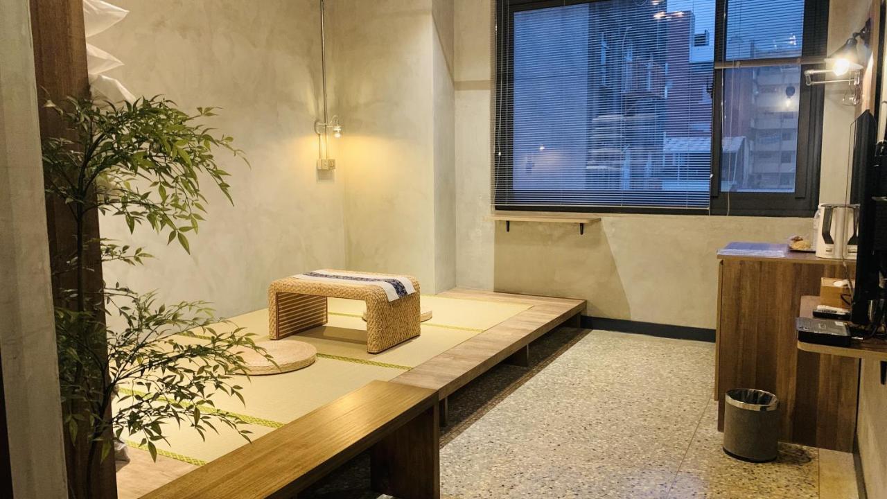 The Retro Tai-Pan Hotel Tainan Exterior photo