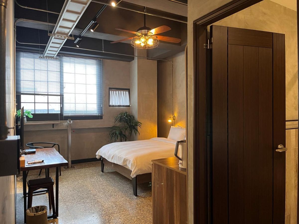 The Retro Tai-Pan Hotel Tainan Exterior photo