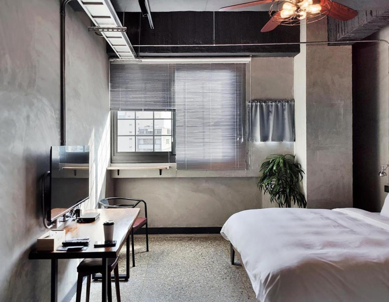 The Retro Tai-Pan Hotel Tainan Exterior photo
