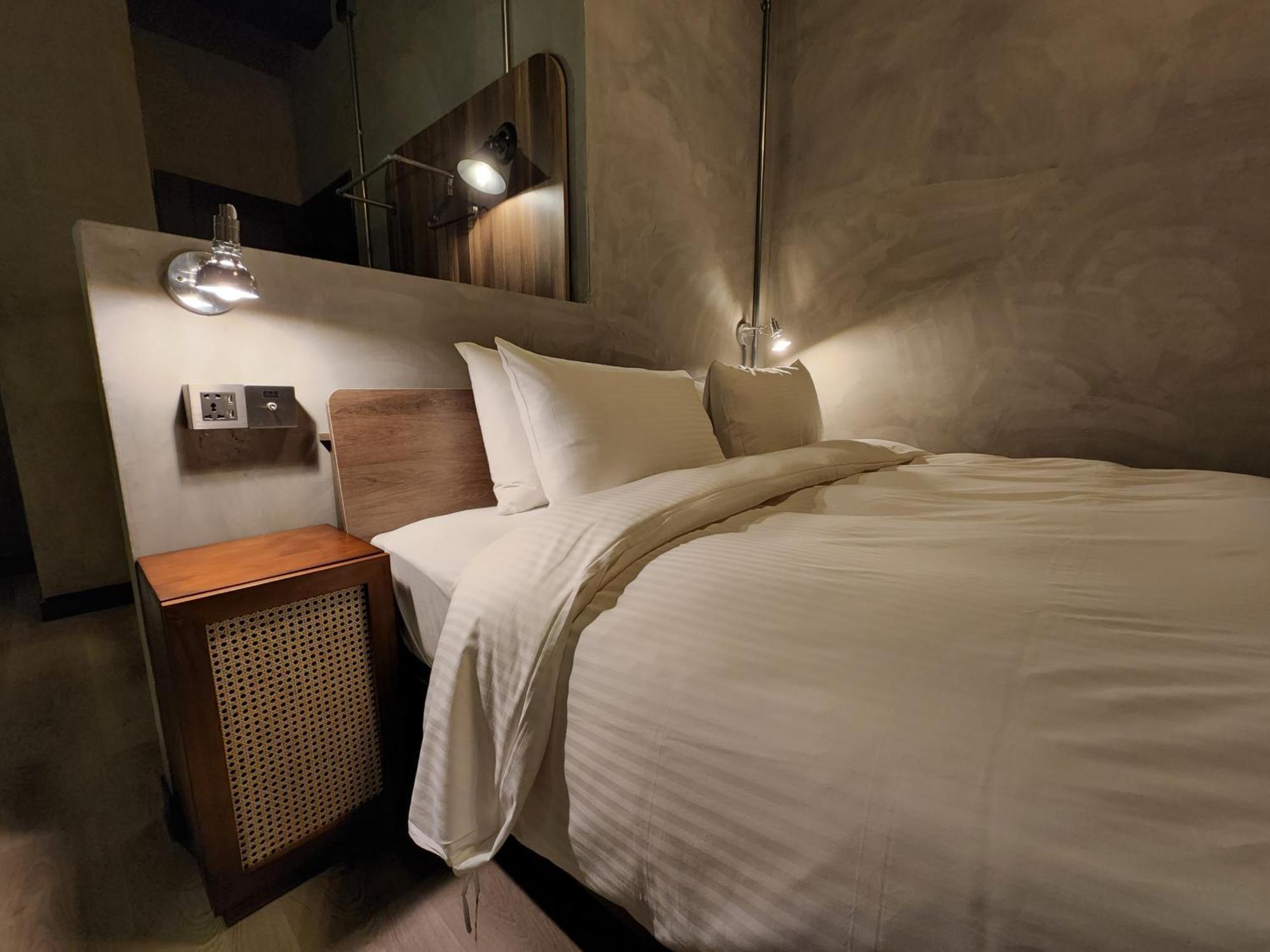 The Retro Tai-Pan Hotel Tainan Exterior photo